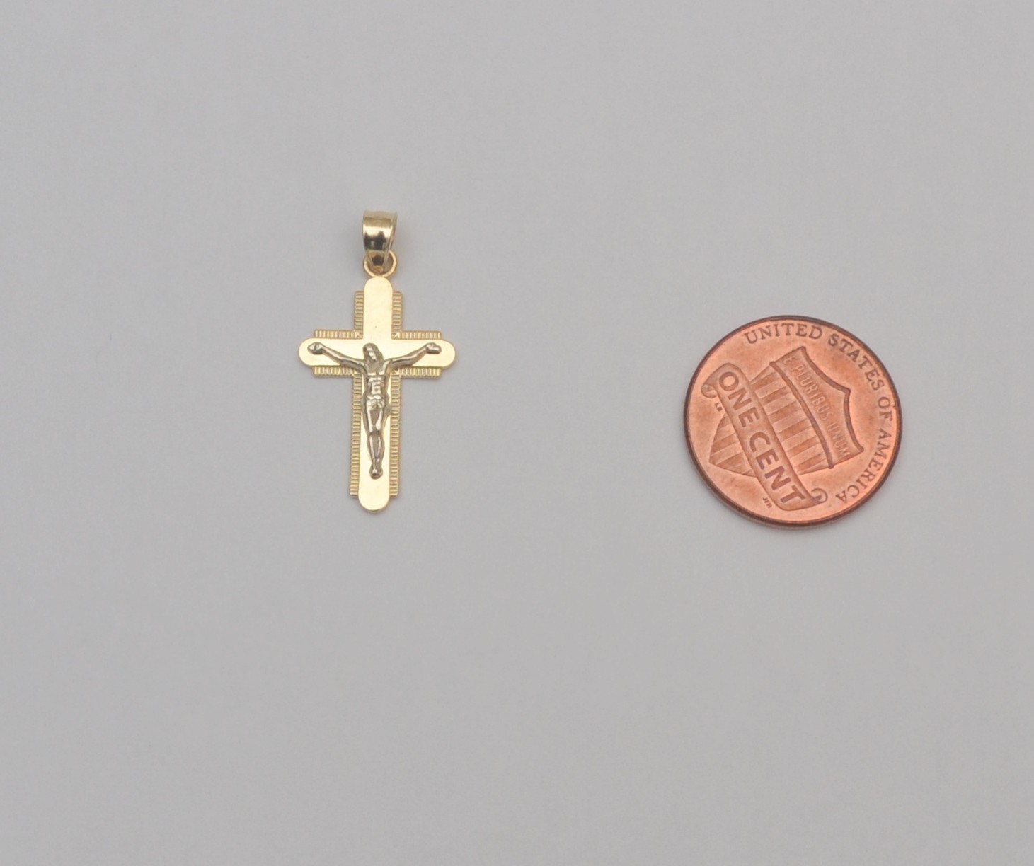 14K Yellow & White Gold Crucifix Cross Pendant 23.9mm x 13.7mm 1.4g P6