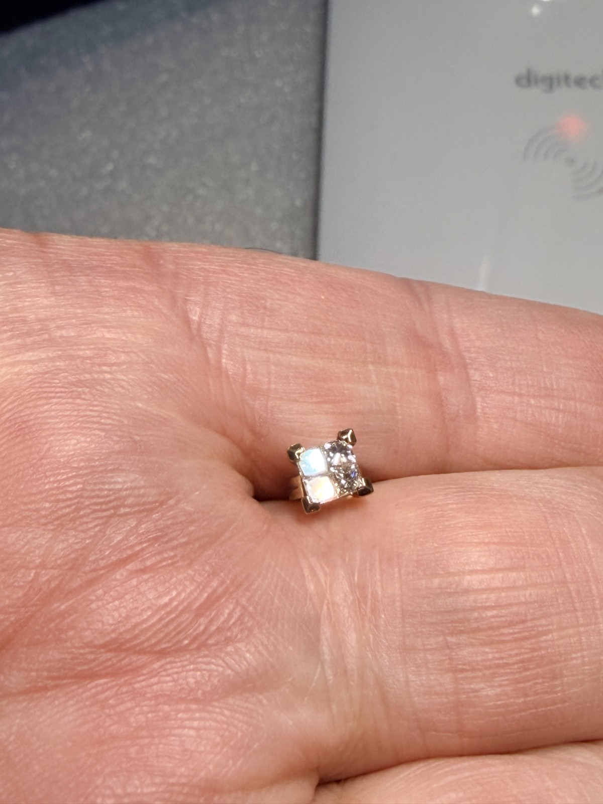 Vintage Gold Stud Earrings – Lab Diamonds? – 9K Solid Gold