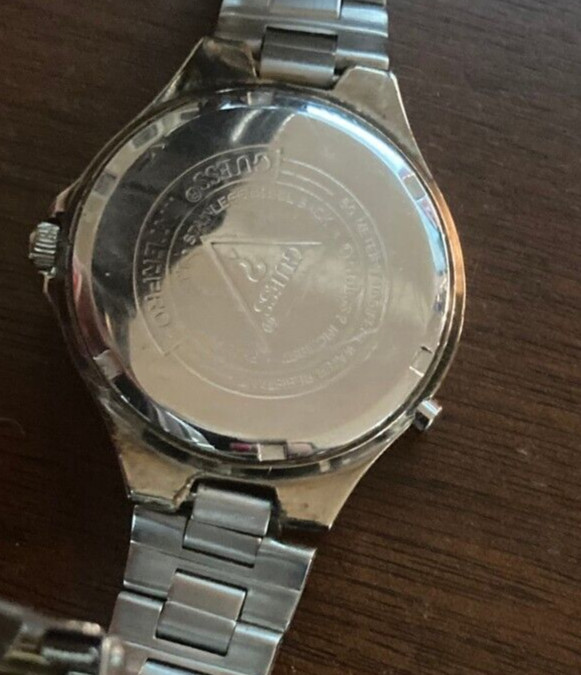 Sporty Guess Waterpro Indiglo Diver’s Watch for depths of 50 meters/165 feet