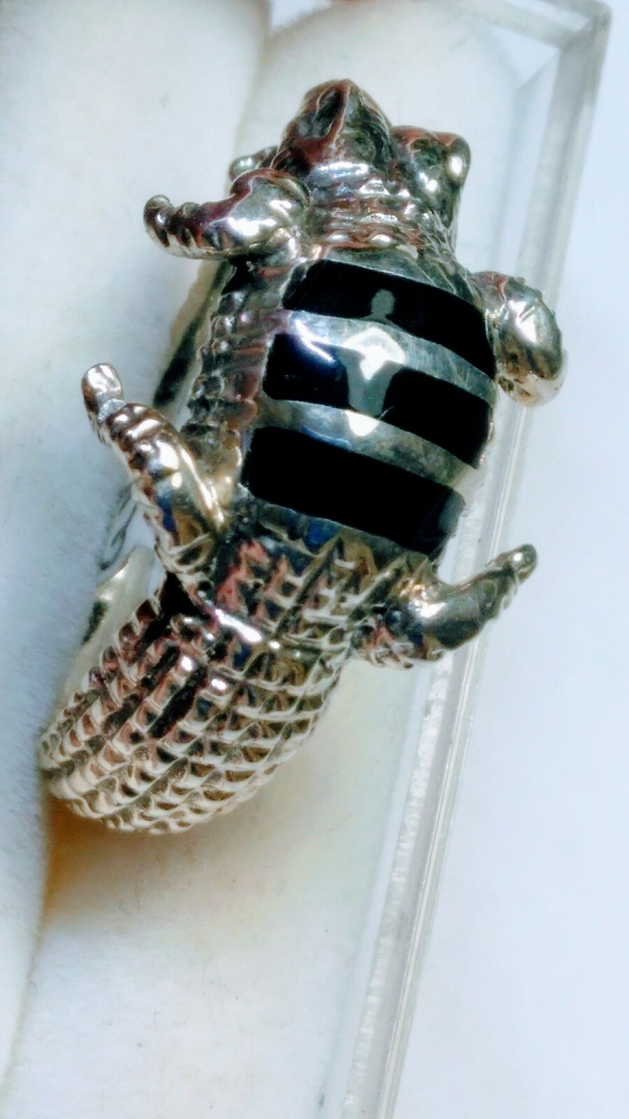 FETCHING STERLING SILVER .925 WITH BLACK ONYX INLAY RING IN SIZE 8.75-9.0-9.25!