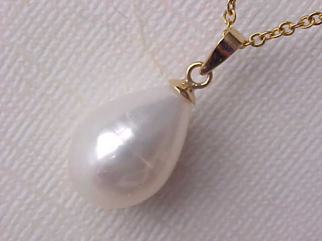 11.5MM X 17MM GENUINE WHITE PEARL PENDANT SOLID 18K YELLOW GOLD