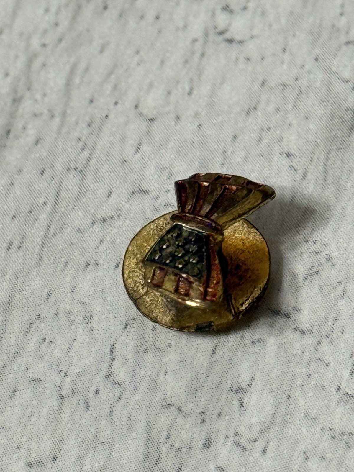 VTG American Flag Bow Tie Pin Pinback Button Patriotic Political Lapel Jewelry
