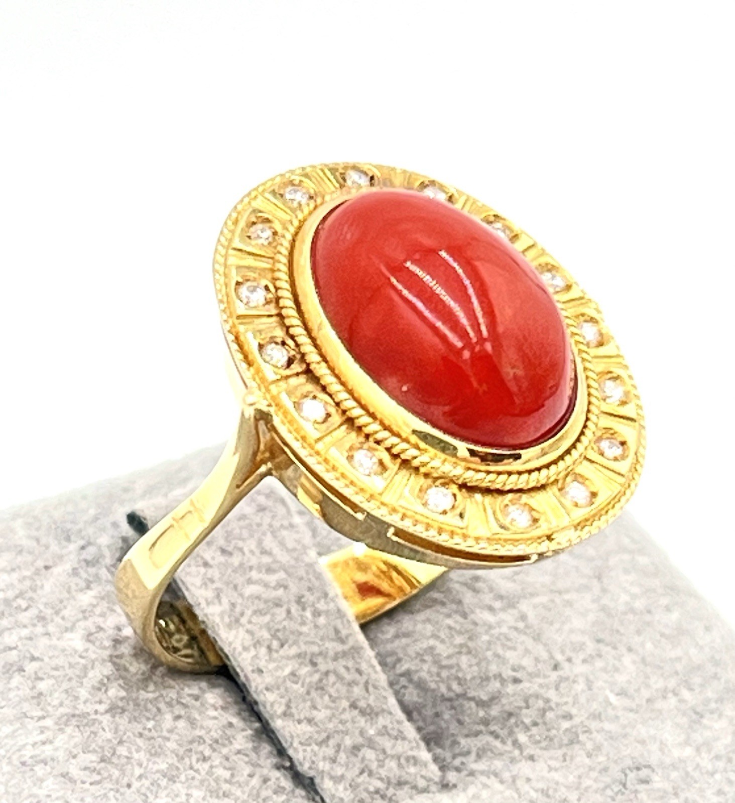18Kt Gold Red Coral Mediterranean Natural Diamonds Cabochon Ring 14x10mm