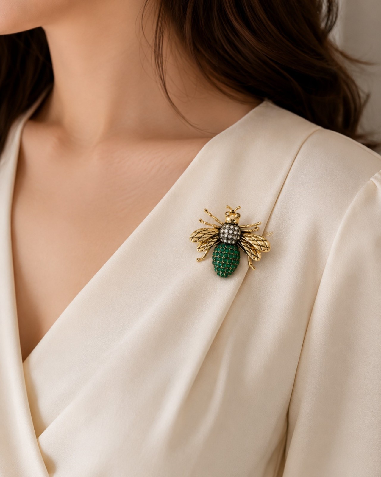 Bee Brooch Pin Crystal Style Insect Lapel Pin Vintage Fashion Jewelry Gift Pin