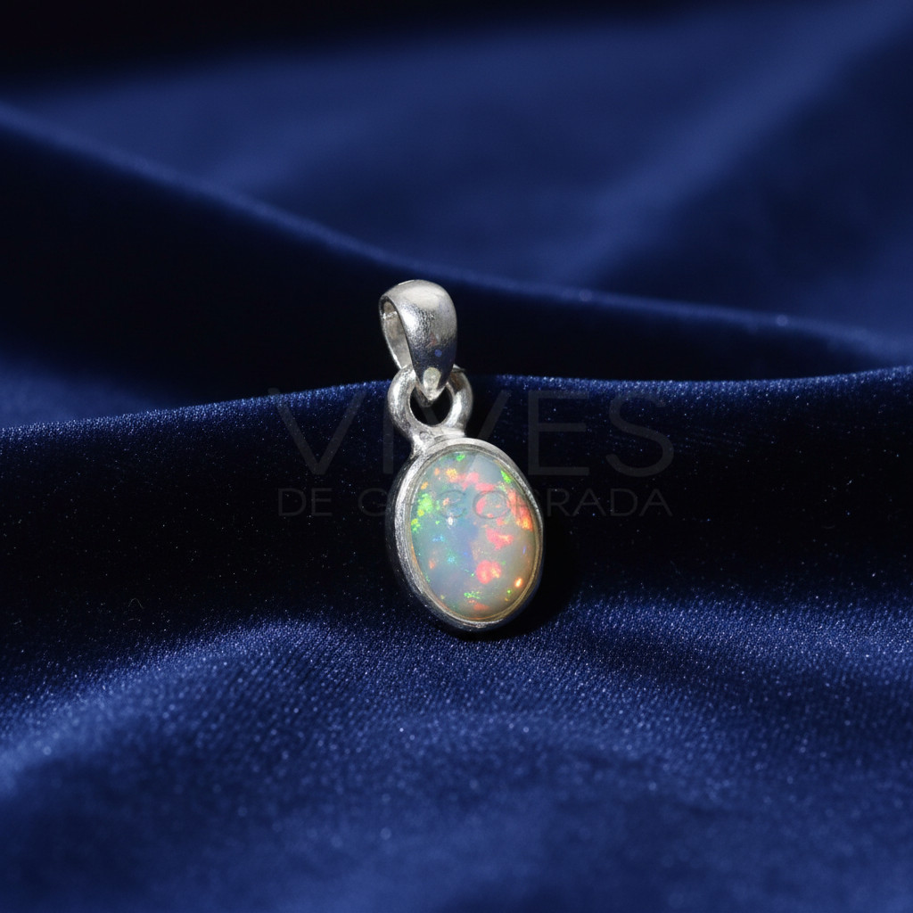 Small Oval Opal Pendant (P), Australia, 925 Sterling Silver