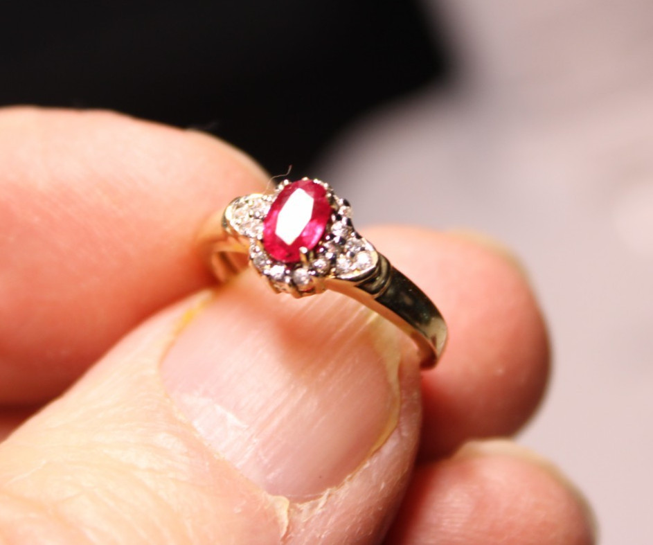 Stunning 9ct Yellow Gold & Ruby Ring – CZ’s – English – London