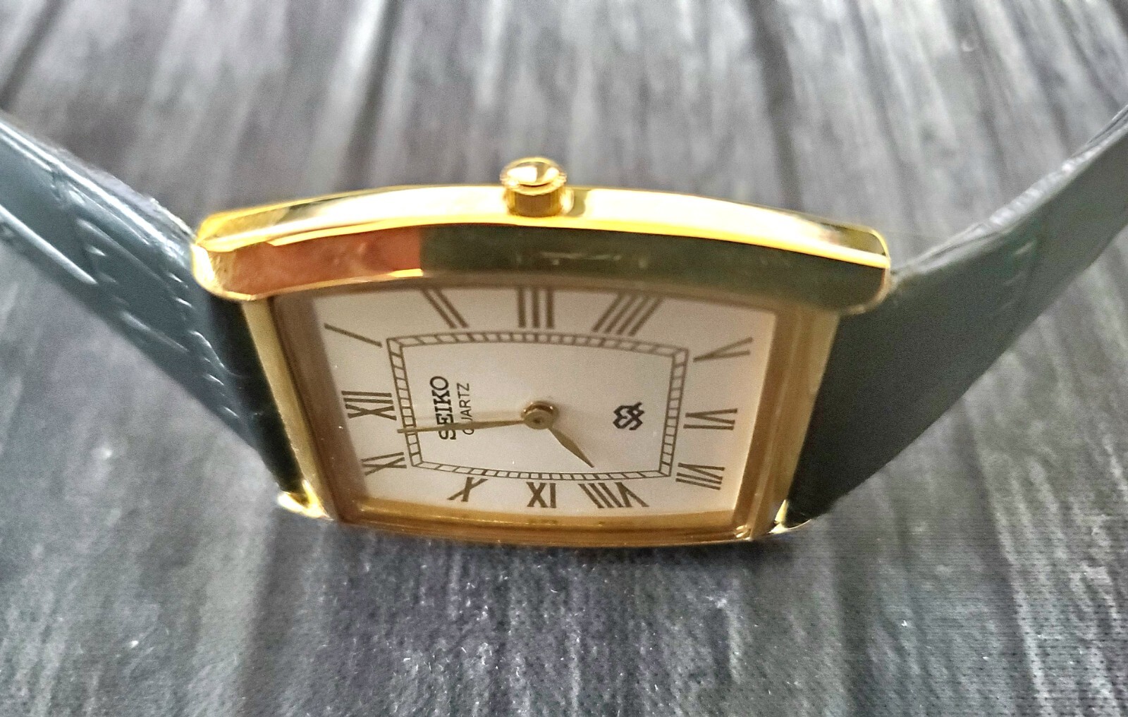 Rare Vintage Barrel Tonneau Tank Gld Wht Blk Men Dress Watch New Mov Batt.