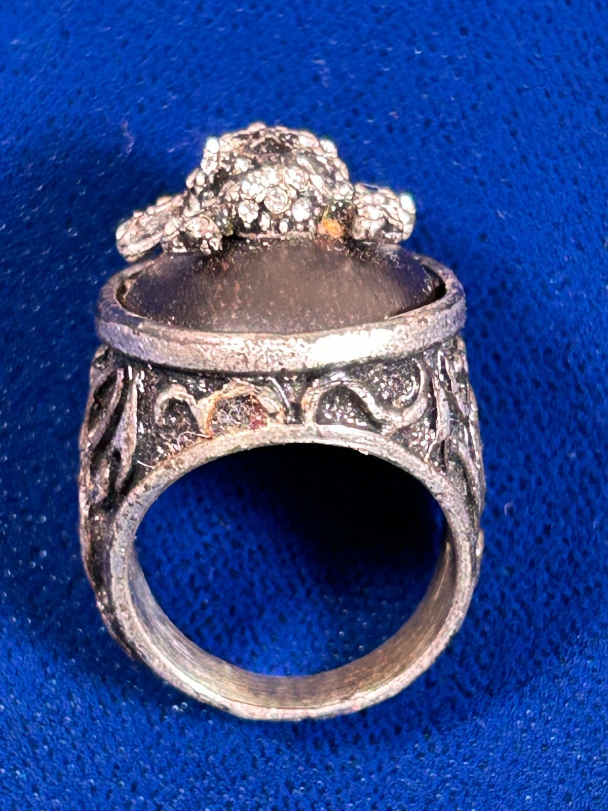13 LUCKY MONKEY SKULL & CROSS BONES SILVER,WOOD & STONES SIZE 7.5 BIKERS RING