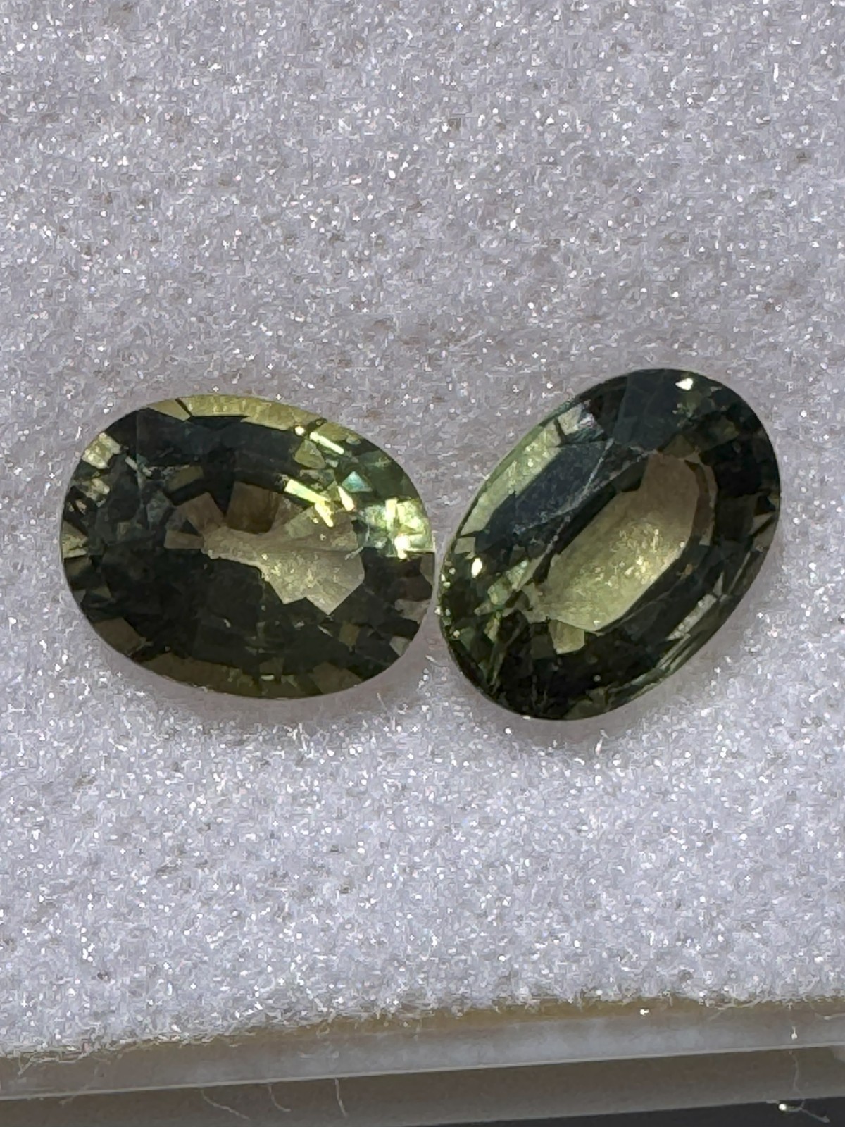 TOURMALINE. 2 PIECES. Green Oval, Very Slight Inclusion. 9.5 x 7 mm, 4.35 TCW.