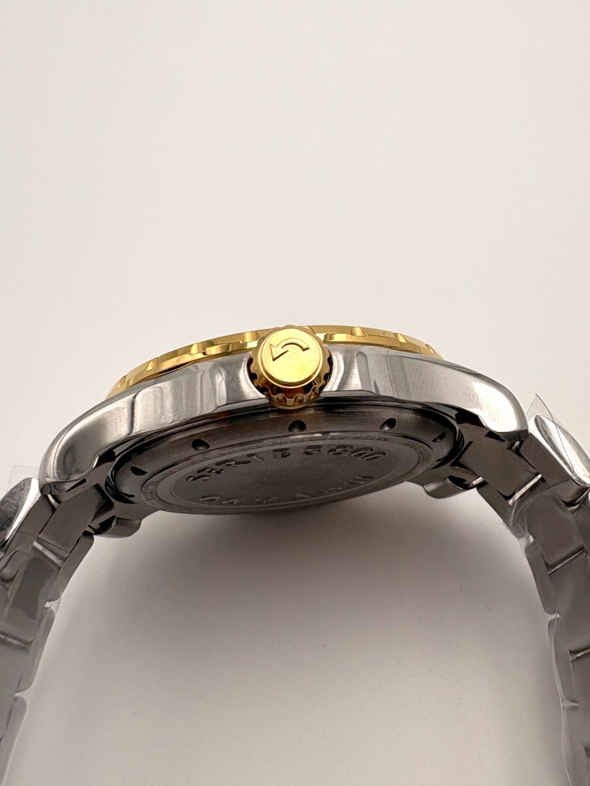 Movado 2600147 Series 800 Green Dial Two Tone Gold Men’s 40mm Quartz Watch