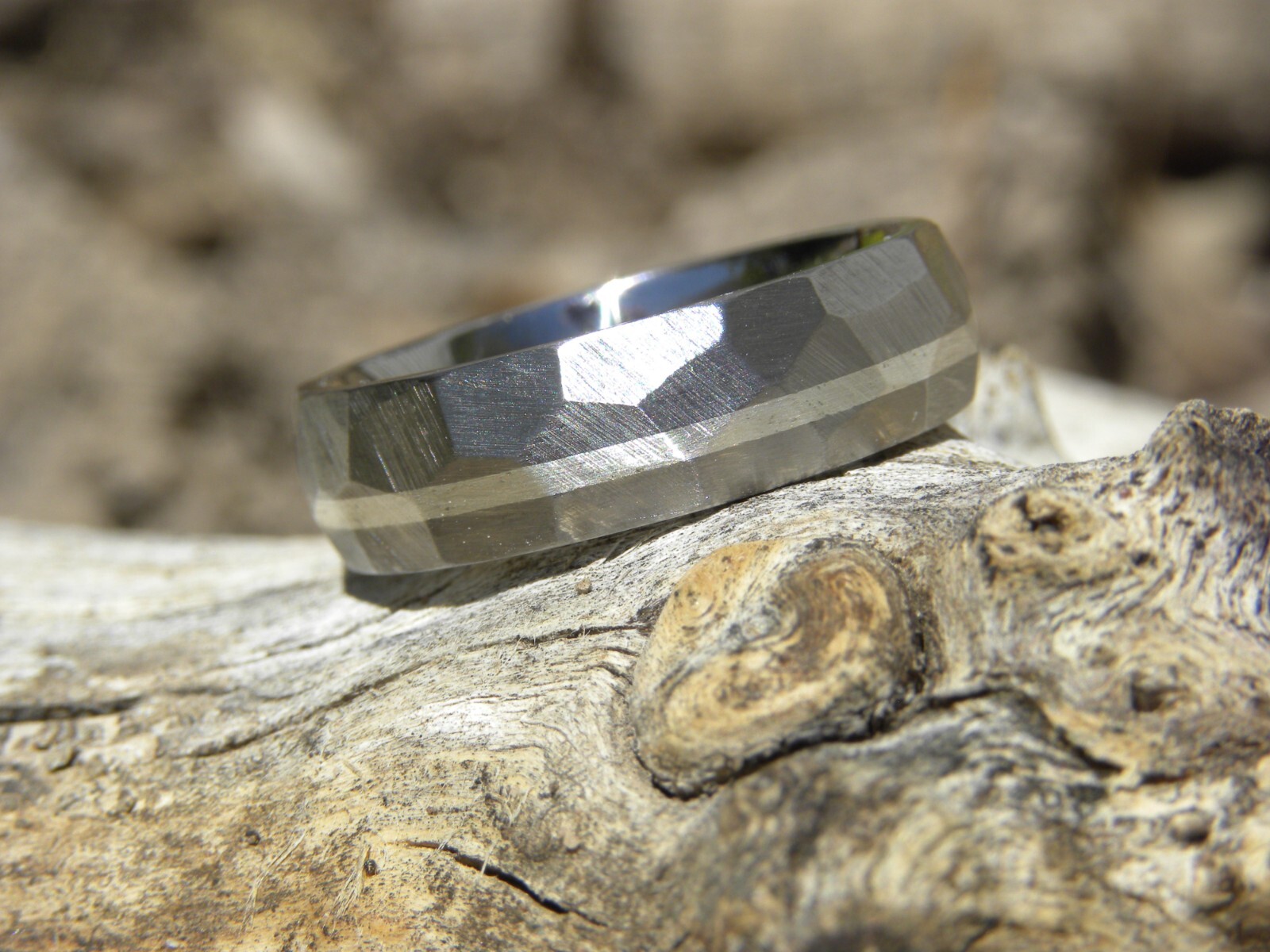 6mm Facet Cut Profile Titanium Band, Silver Stripe Inlay, Smooth Finish