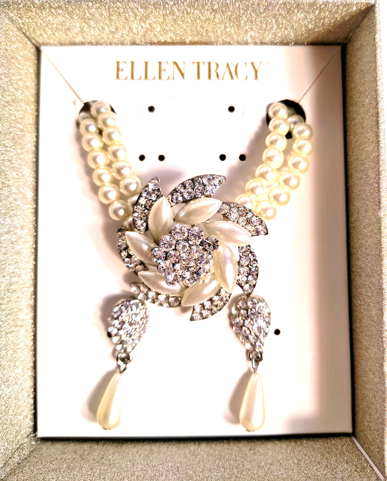 New With Tags Ellen Tracy Women’s Earrings and Necklace Elegant Boxed Gift Set
