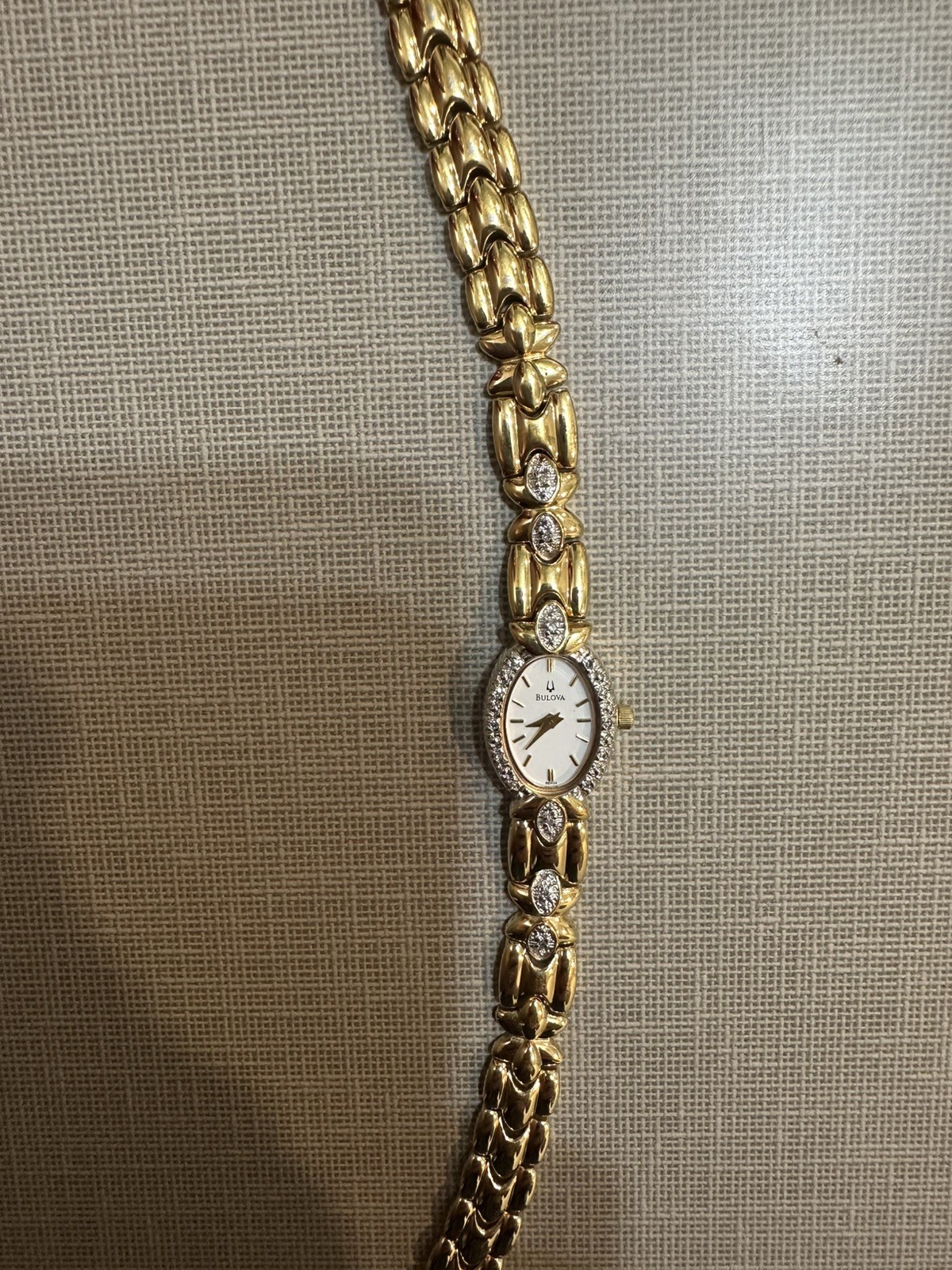 VINTAGE 7″ BULOVA 98R34 LADIES DIAMOND ACCENT BEZEL WATCH