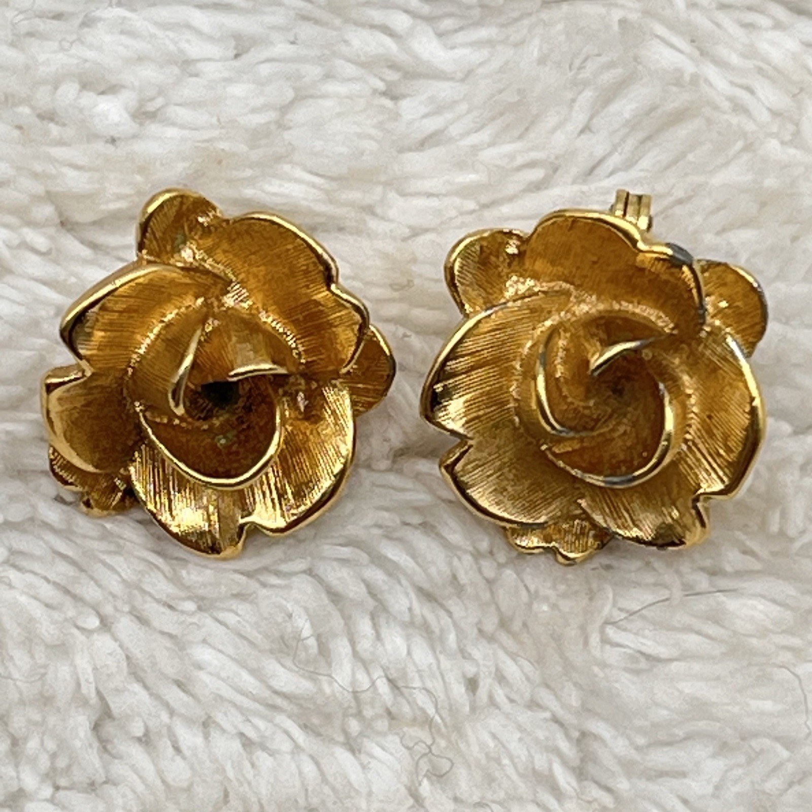Vintage Monet Earrings Gold Tone Rose Flower Clip Ons .75″