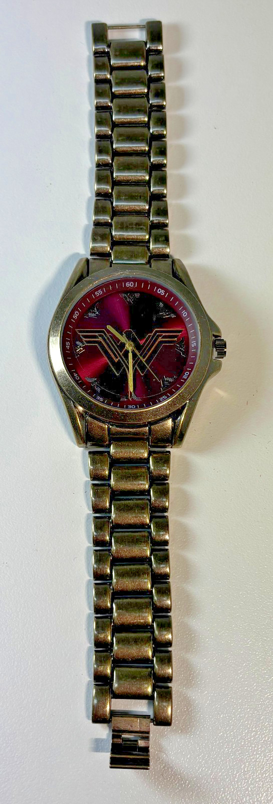 Accutime WONDER WOMAN LogoWatch Metal New with Box with Screen Protector/Stopper