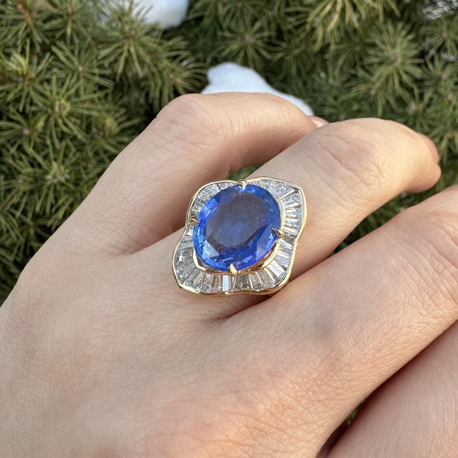 18k Yellow Gold 7.83ct GIA Large Oval Sapphire & Baguette Diamond Ballerina Ring