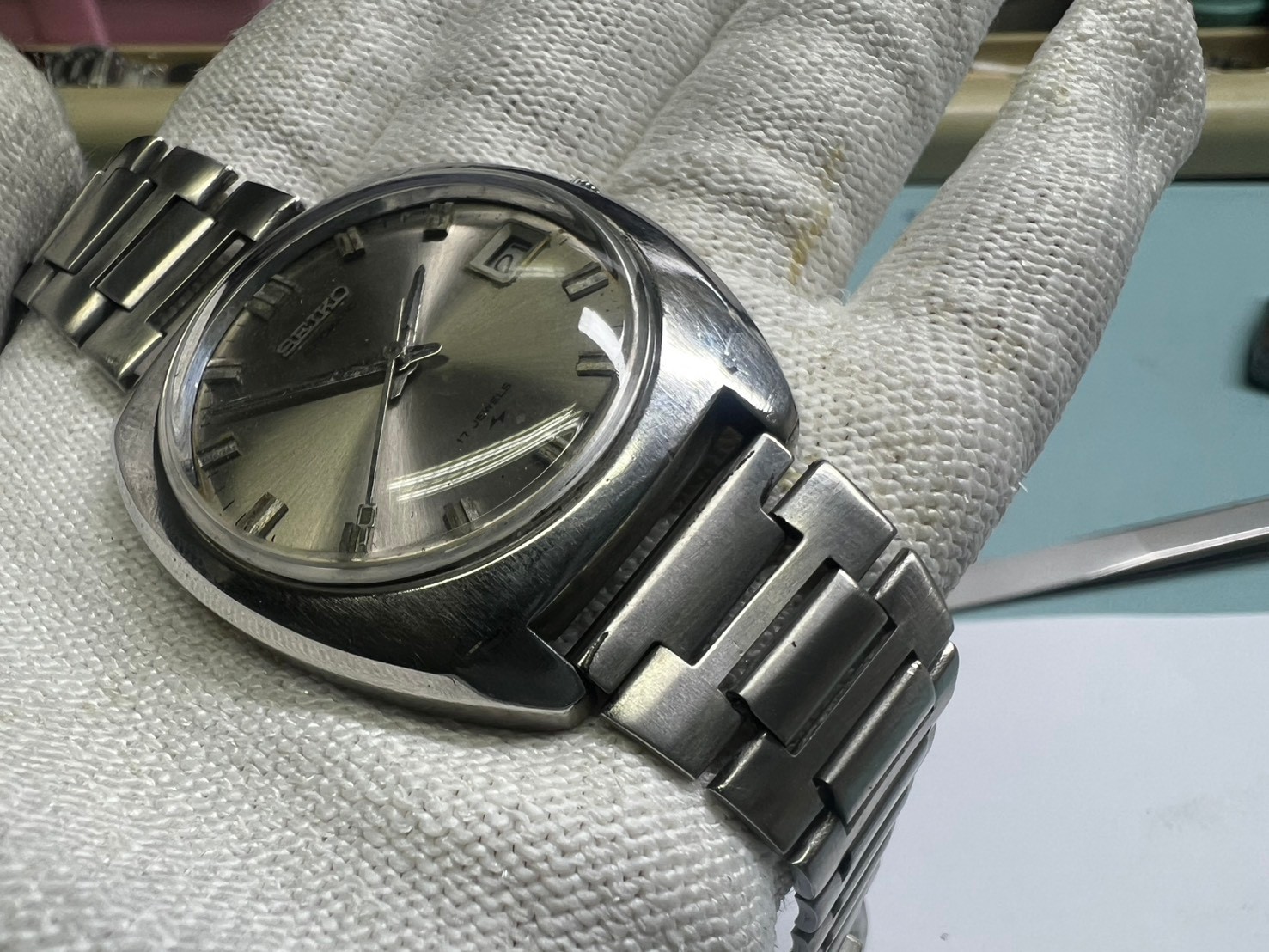 76. Seiko wristwatch 7005-8120 R date 37 mm running