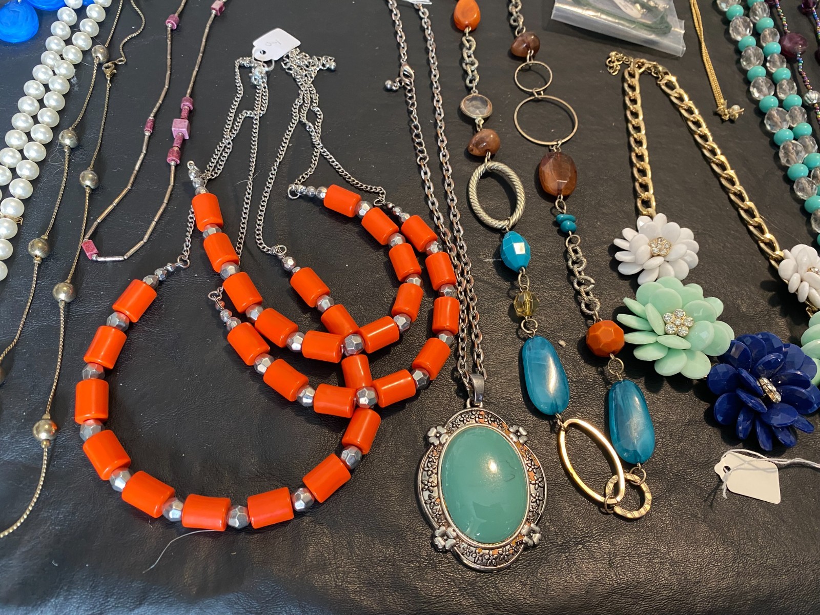 huge lot necklaces jewelry 50+ necklace beaded chain pendant etc. collection N2