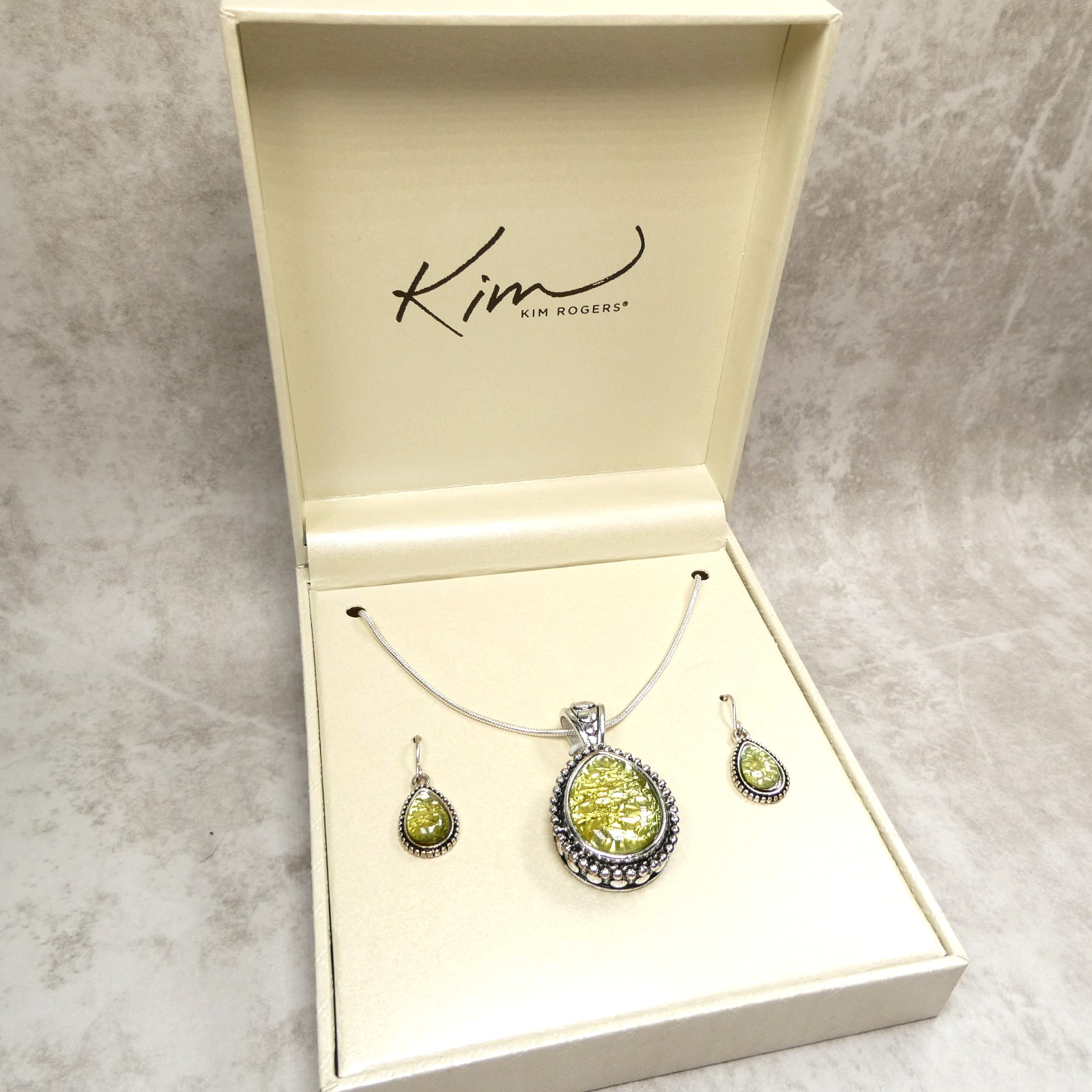 Kim Rogers Green Silver Tone 16″ Pendant Necklace Fish Hook Earrings Set NIB New