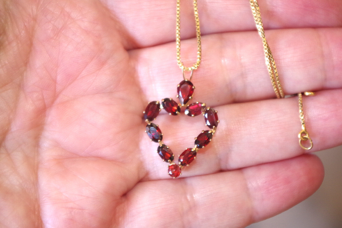 VINTAGE 10K GORGEOUS LARGE 26 MM OVAL MOSAMBIQUE GARNET FANCY HEART PENDENT