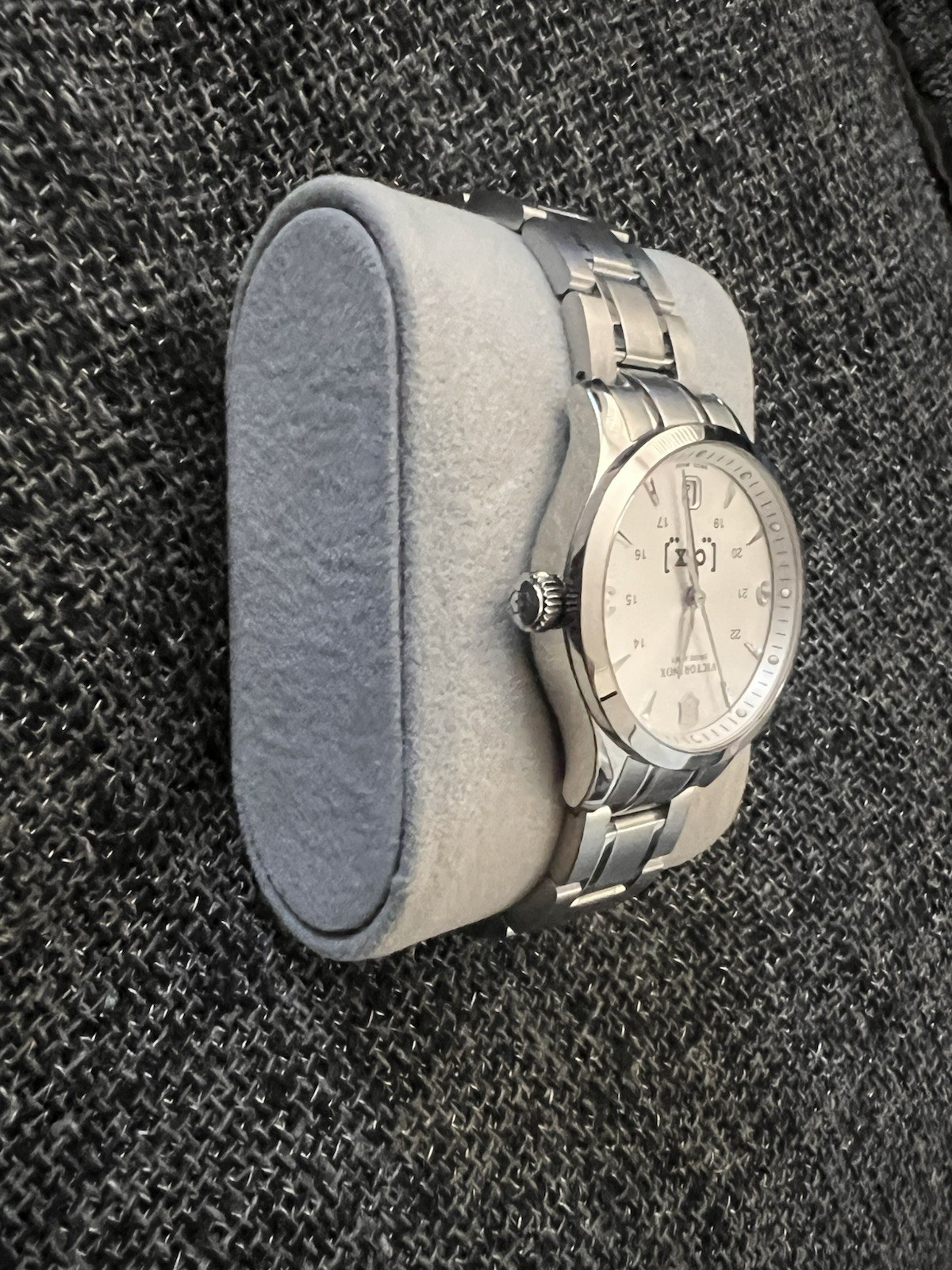 Victorinox Swiss Army Swiss Made Sapphire Crystal 100m White Dial Date 34mm