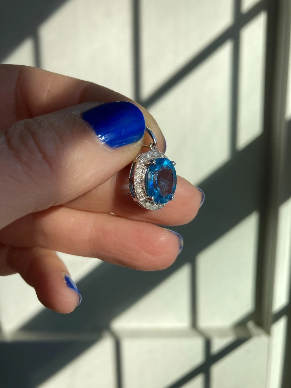 4.00Ct Oval Cut Natural Blue Sapphire Gemstone 14K White Gold Luxurious Pendant