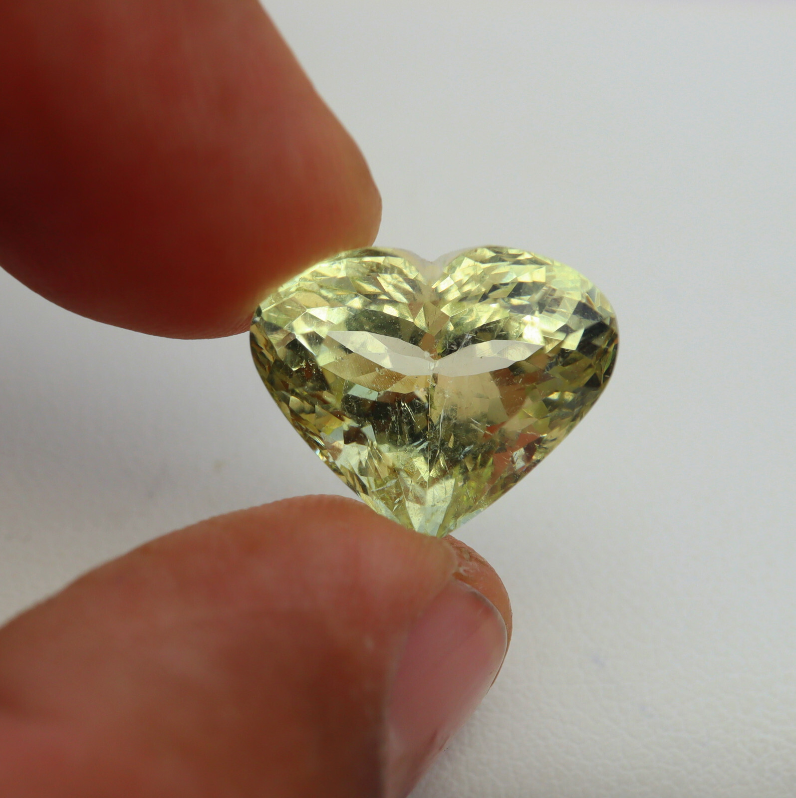 10.7 Cts 13.2×15.9 MM Natural Heliodor Aquamarine Faceted Heart Gemstone