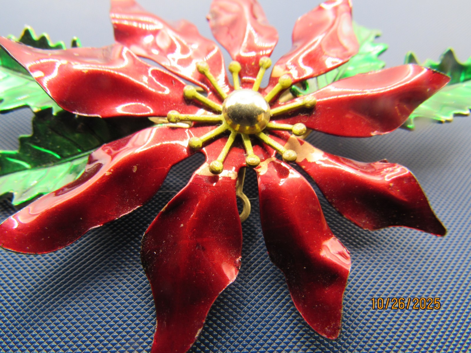 VINTAGE CHRISTMAS POINSETTIA METAL BROOCH 3″