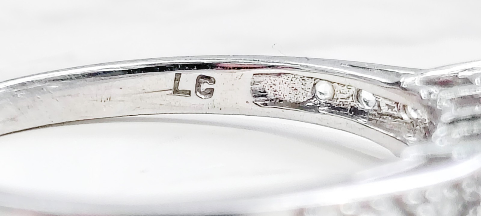 Andin 10K White Gold 1.00CT Diamond Ring • Size 8 • 9 Diamonds • 2.58g