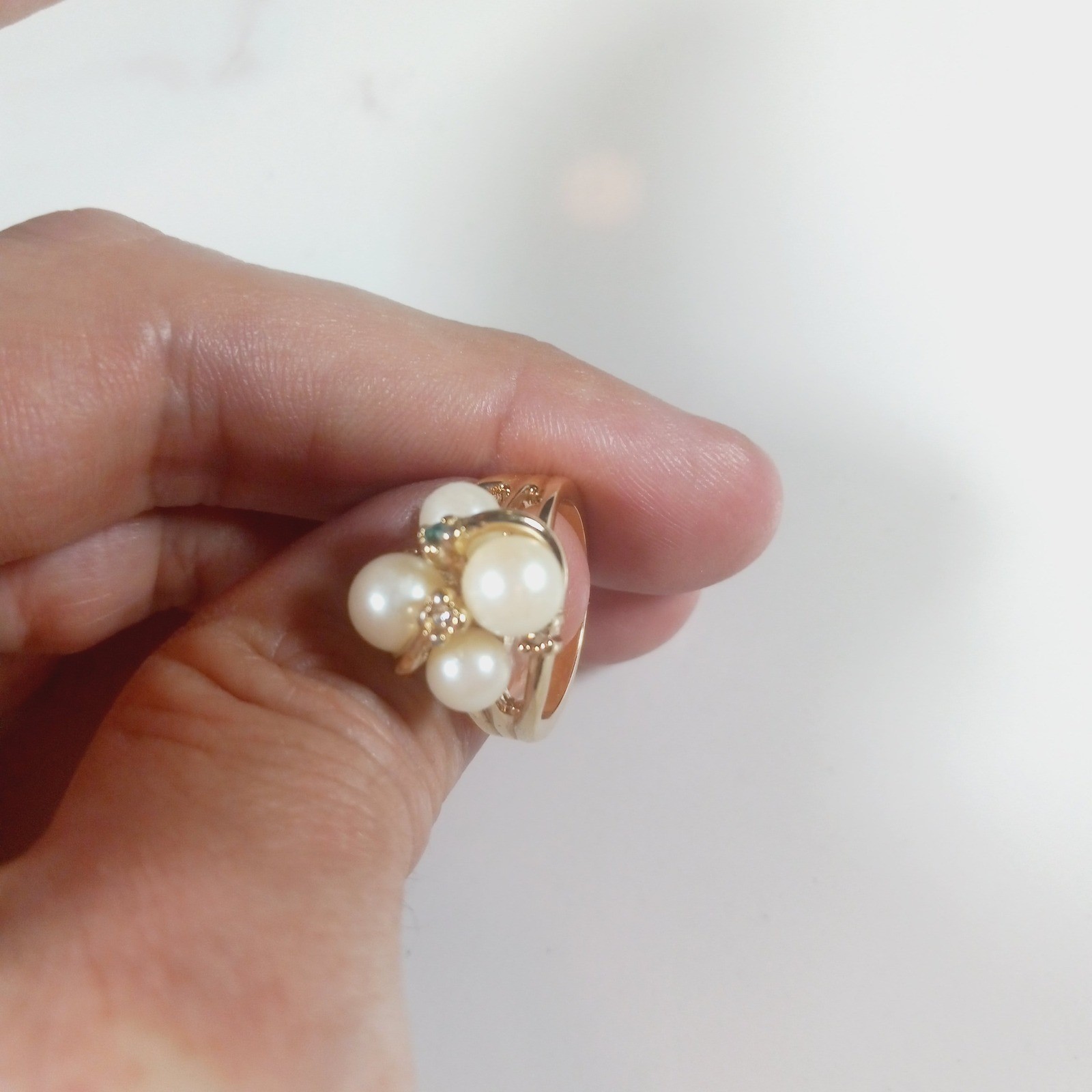 PD Gold Tone Faux Pearl Cluster Ring Size 7 Blue Clear Accent Stones Costume