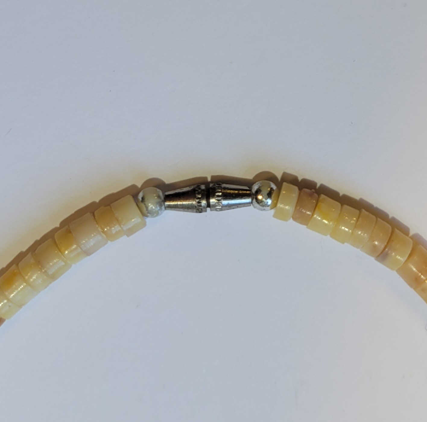 Southwestern Heishi Shell Bead Hand Beaded 15in Choker Necklace Vintage