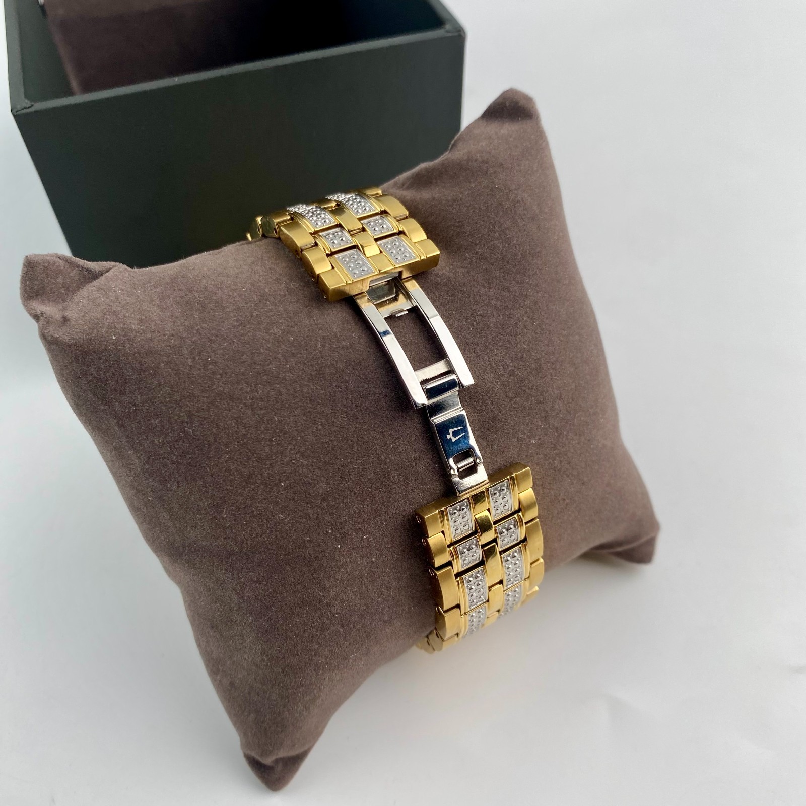 Bulova Octava 98C126 Men’s Quartz Watch Crystal White Dial Gold-Tone 41.5mm