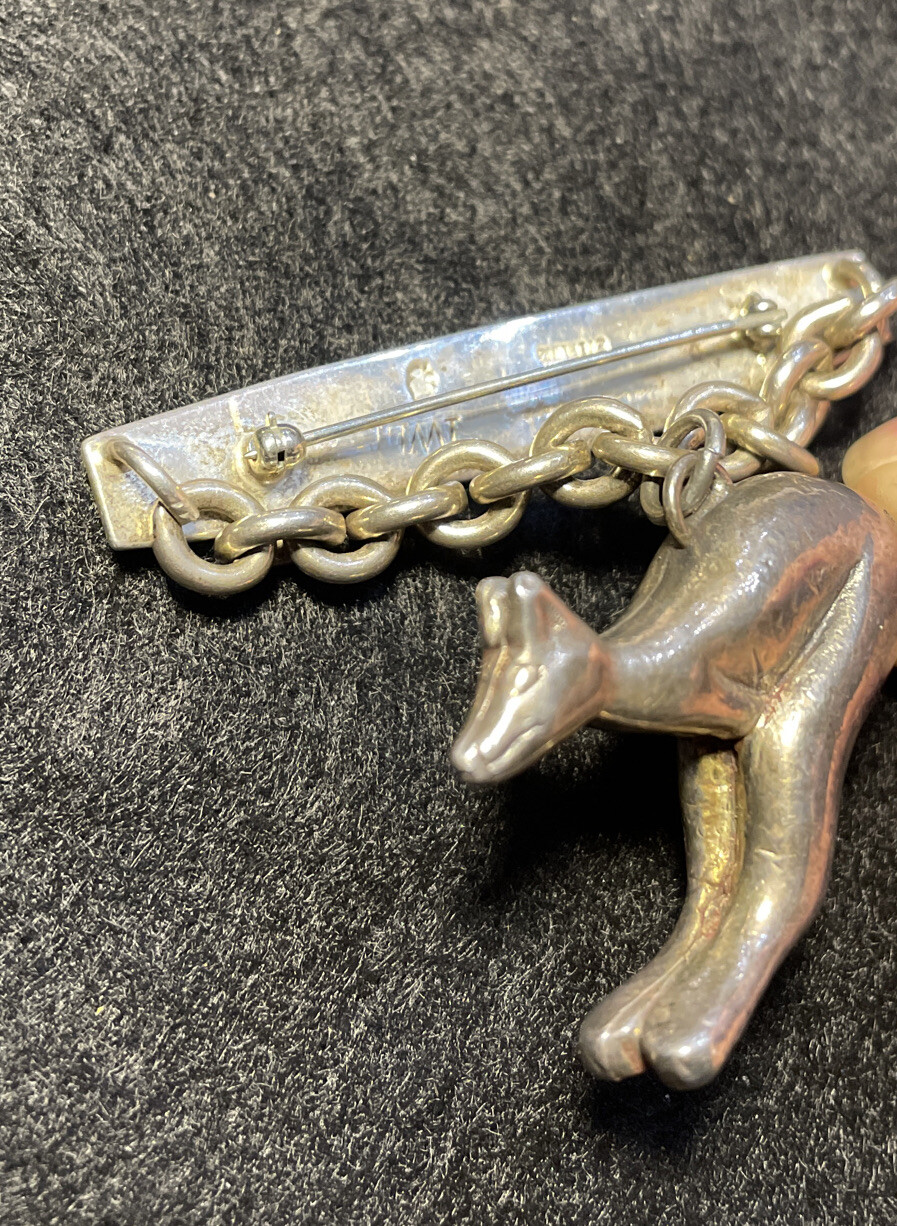SUSAN CUMMINGS sterling silver IWLF HAMMERED BAR KANGAROO DANGLE BROOCH PIN