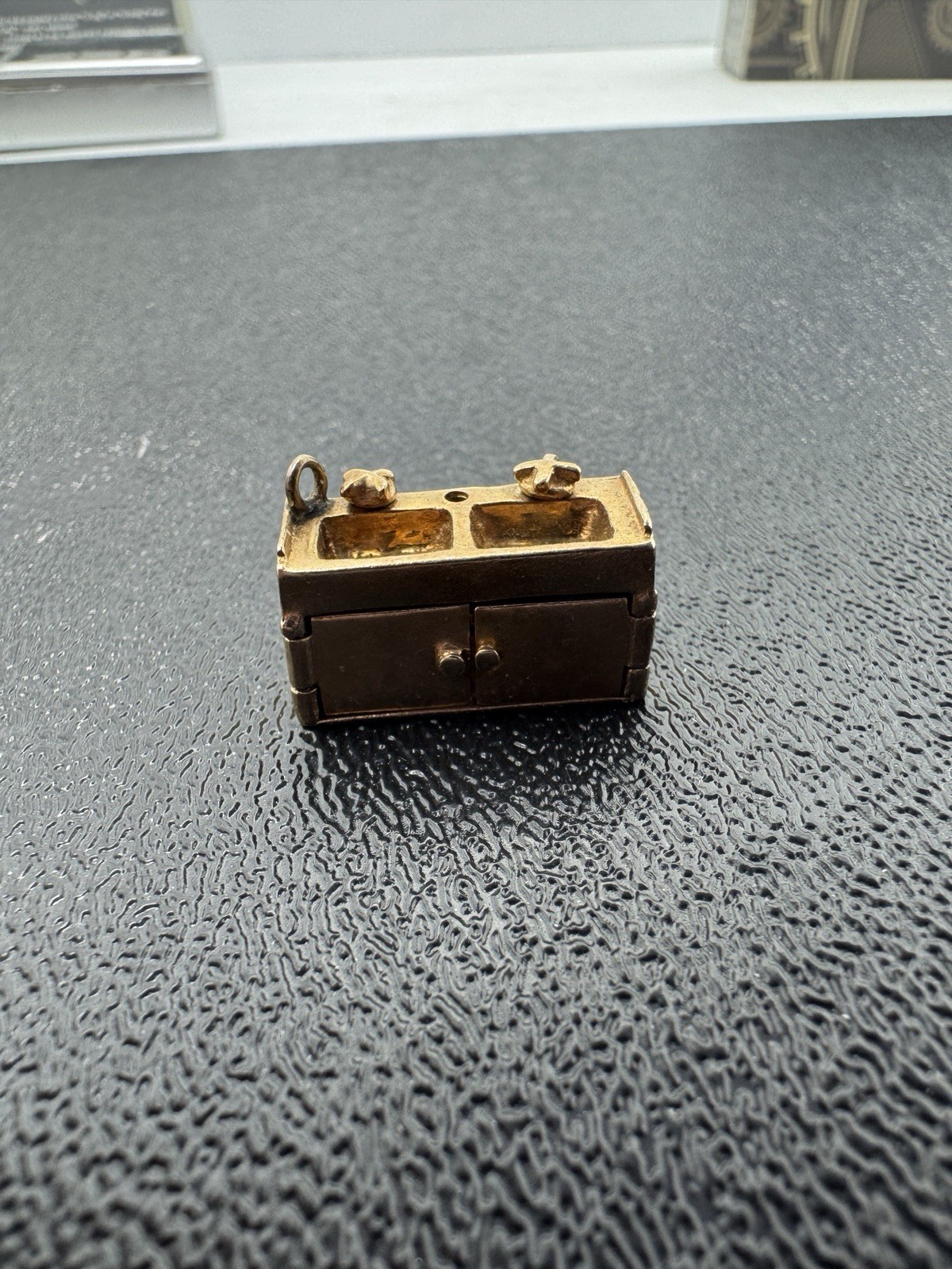 Vintage 14K Gold Moving Kitchen Sink Charm Pendant Opens Miniature 6.57g