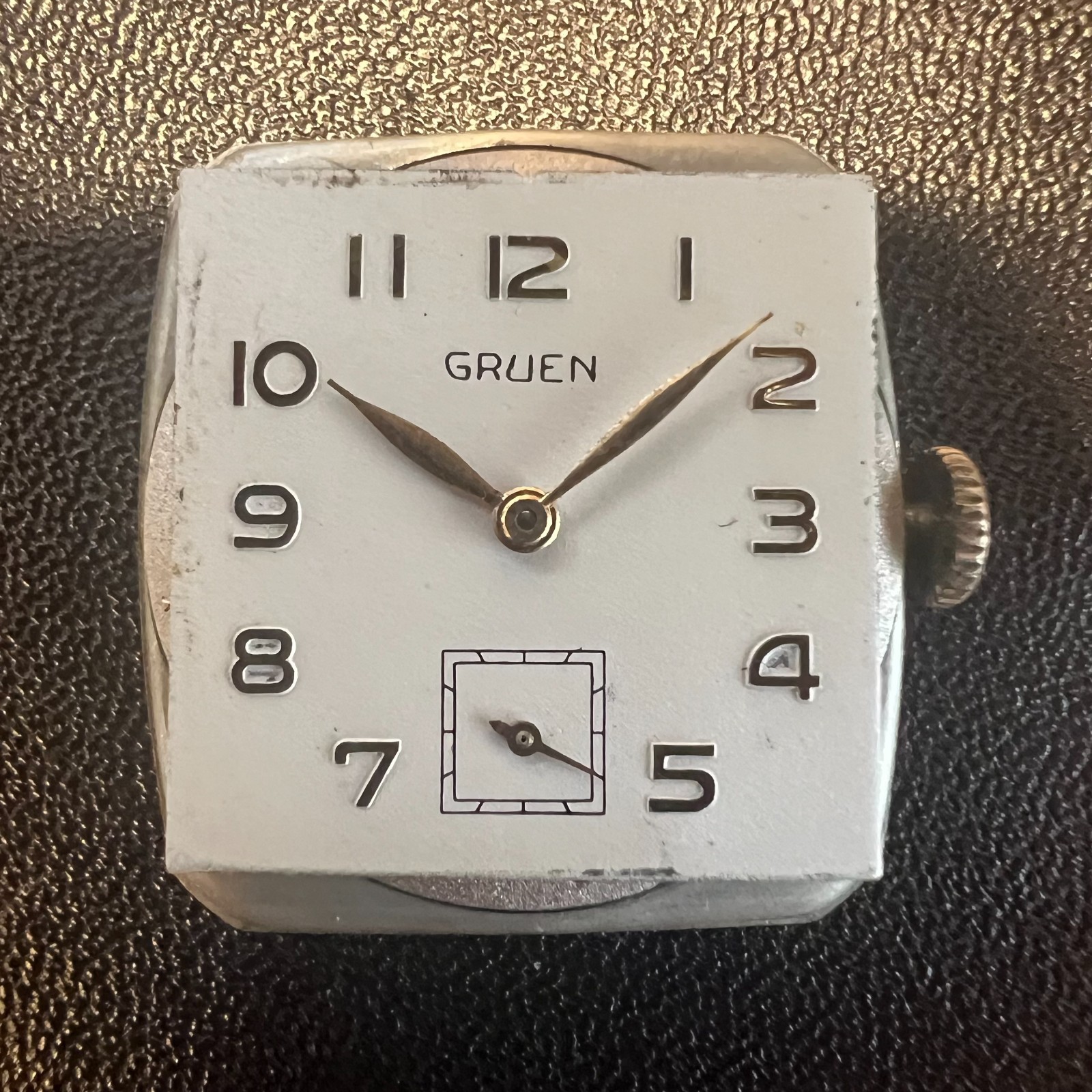 Vintage 1940s Gruen Curved Art Deco Tank Watch – 10K Gold Filled Manual Wind