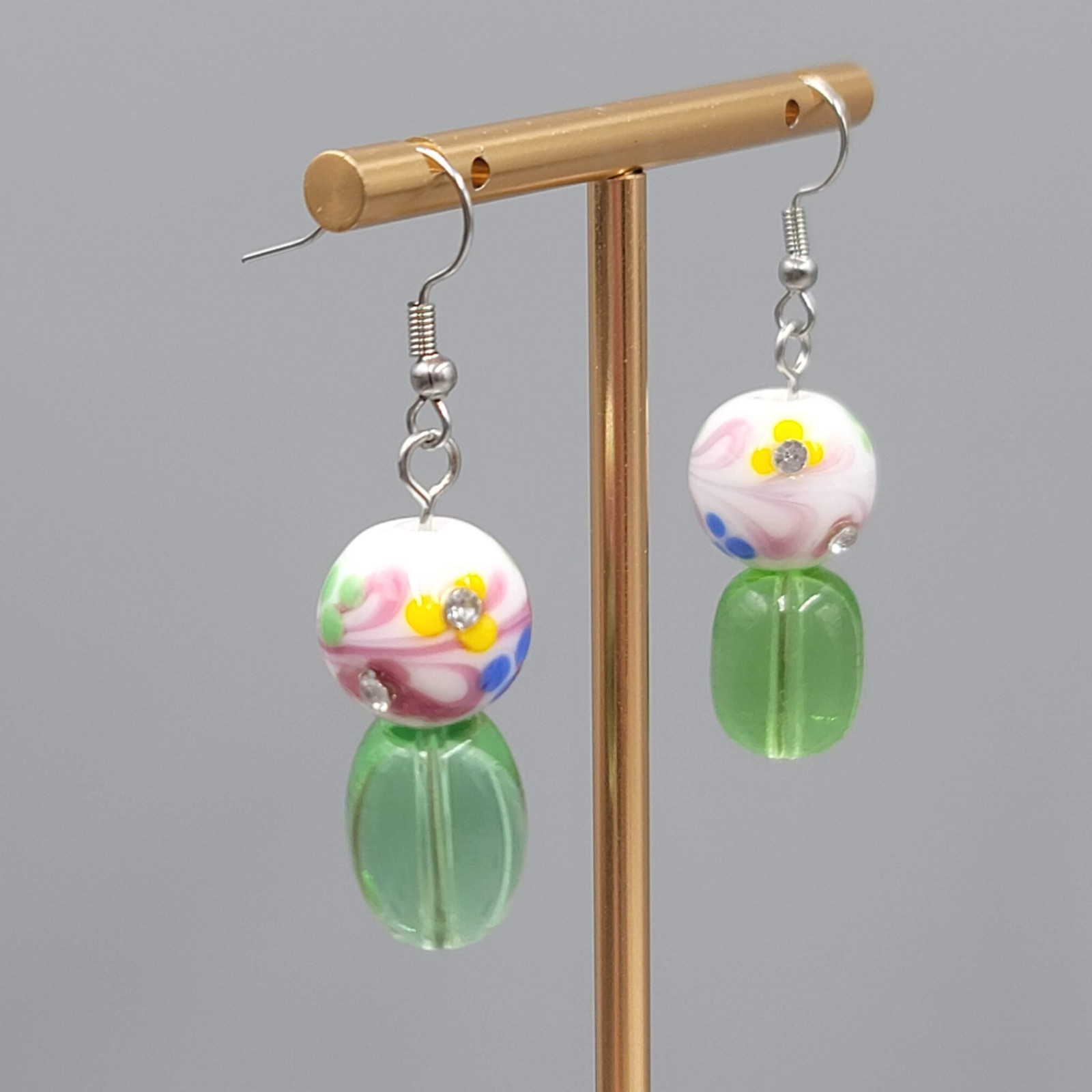 Multicolor White Art Glass Bead Green Pierced Earrings Silver tone Dangle 1 3/8″