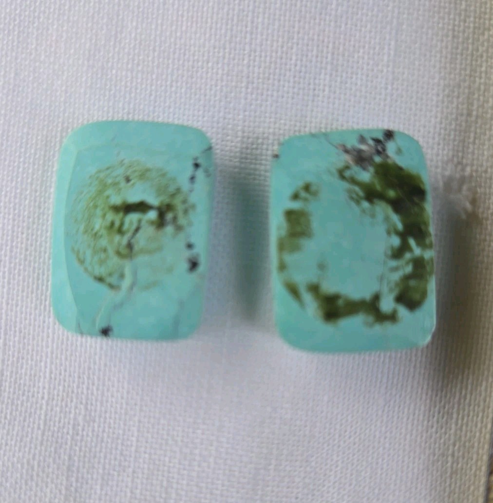 2 MATCHING CALIBRATED RECTANGLE TURQUOISE CABOCHONS 20 CARATS T152