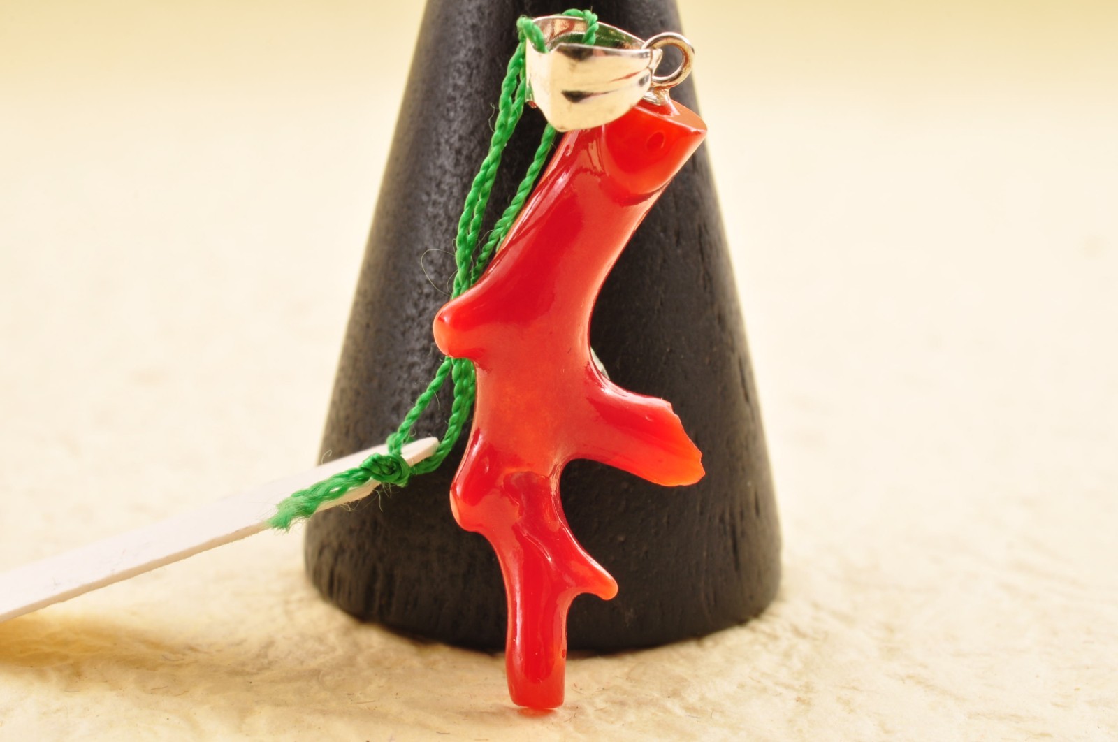 Certification, undyed Oxblood coral pendant top 14k white gold craps ( 6.5ct).