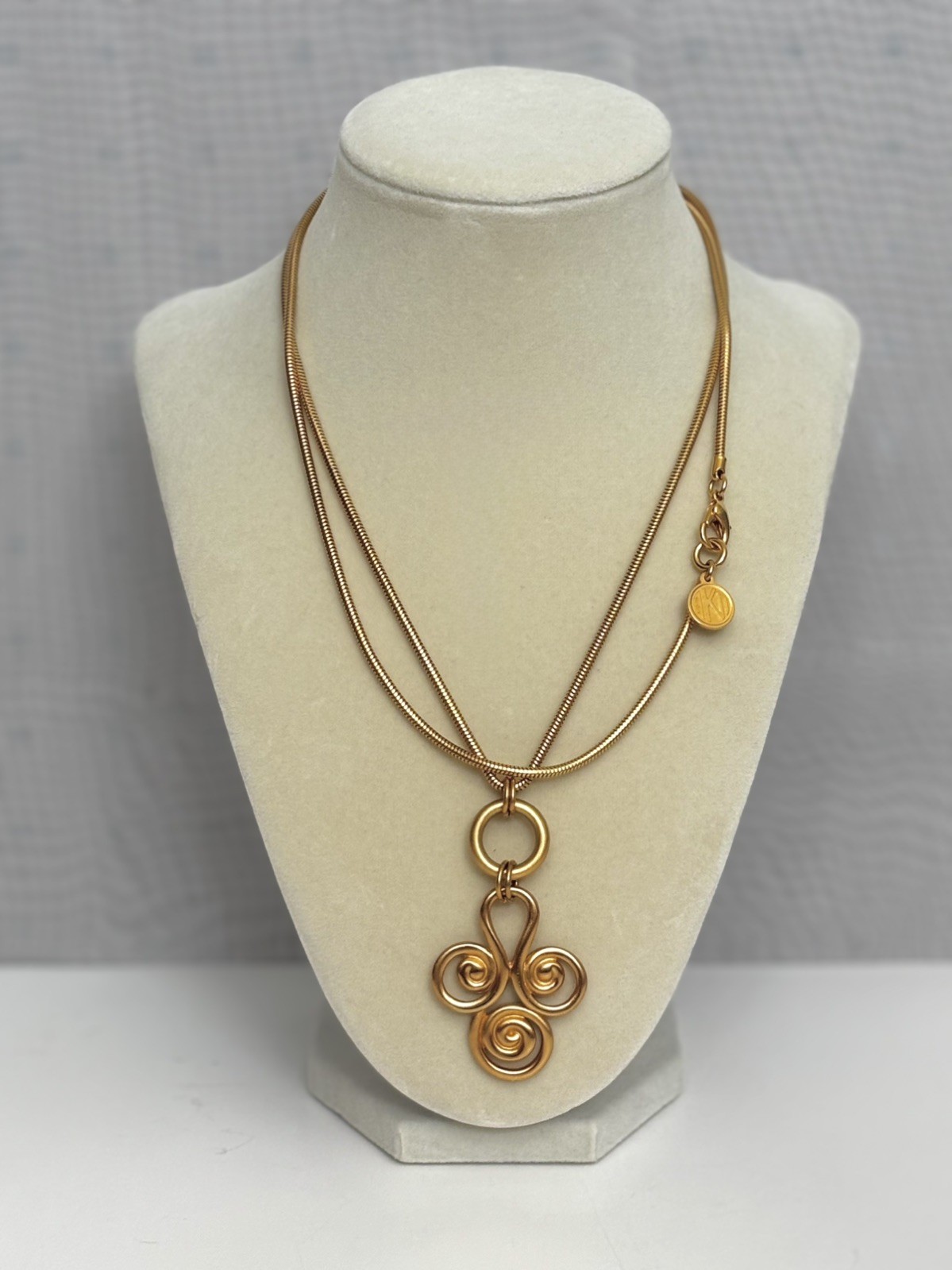 VTG Anne Klein Satin/Matte Gold Abstract Open Swirl Pendant Necklace 34” Chain
