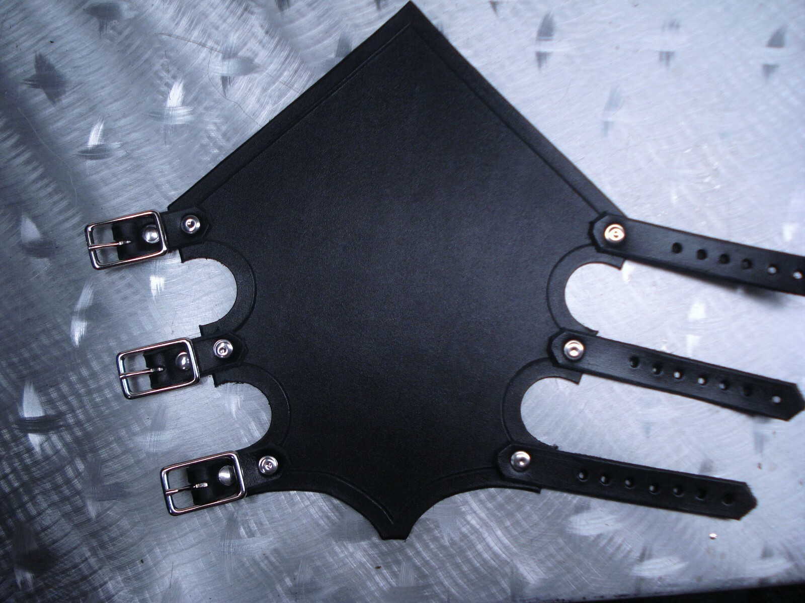 LEATHER PLAIN GAUNTLET. BLACK METAL…(MDLG0122)….. CELTIC FROST