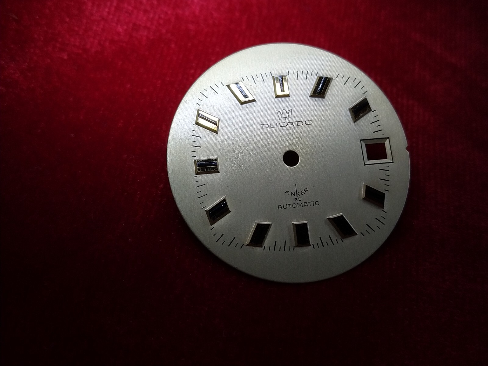 Ducado and Bergisch watch dials legs 15.30 mm apart