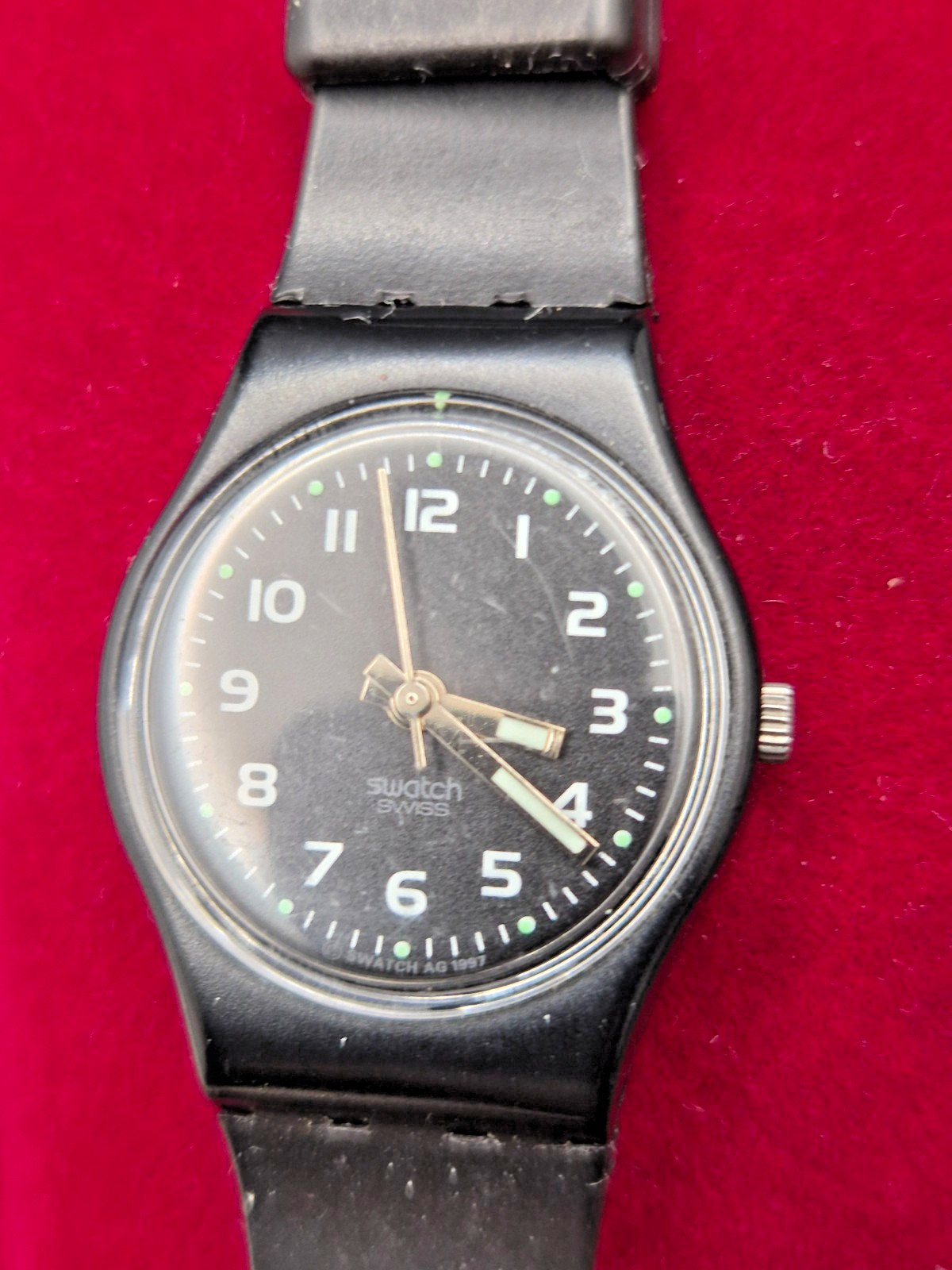 Vintage SWATCH Women’s All Black Silicone/Rubber Strap Watch-Working