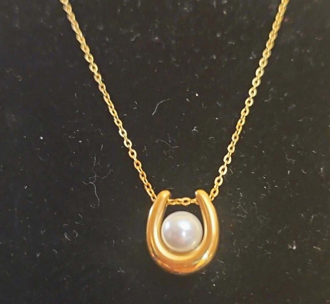 18 KYellow Gold Stainless Steel Horseshoe Charm Pendant Necklace White Pearl