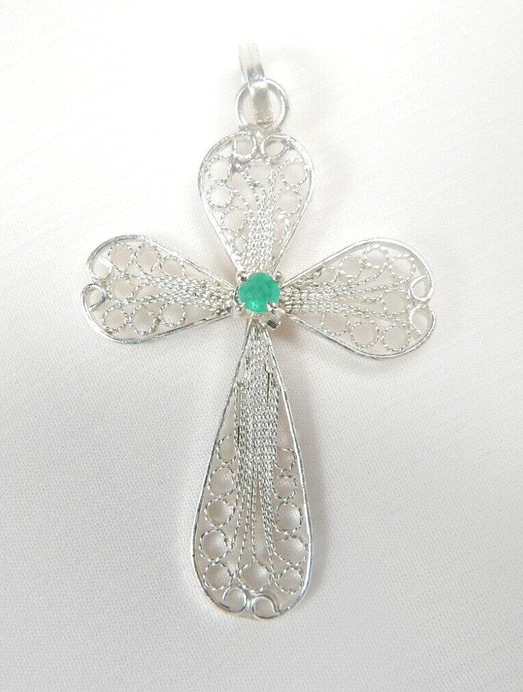 Colombian Round Emerald Pendant 0.12 Cts set in Sterling Silver Filigree Muzo Mi
