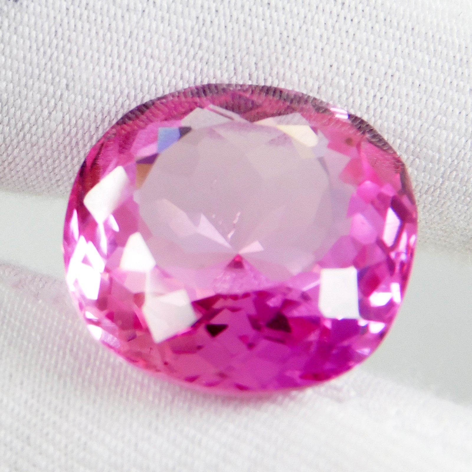 IGL CERTIFIED 21.70 ct IF Radiant Natural Vivid Pink Sapphire -Unheated Gemstone