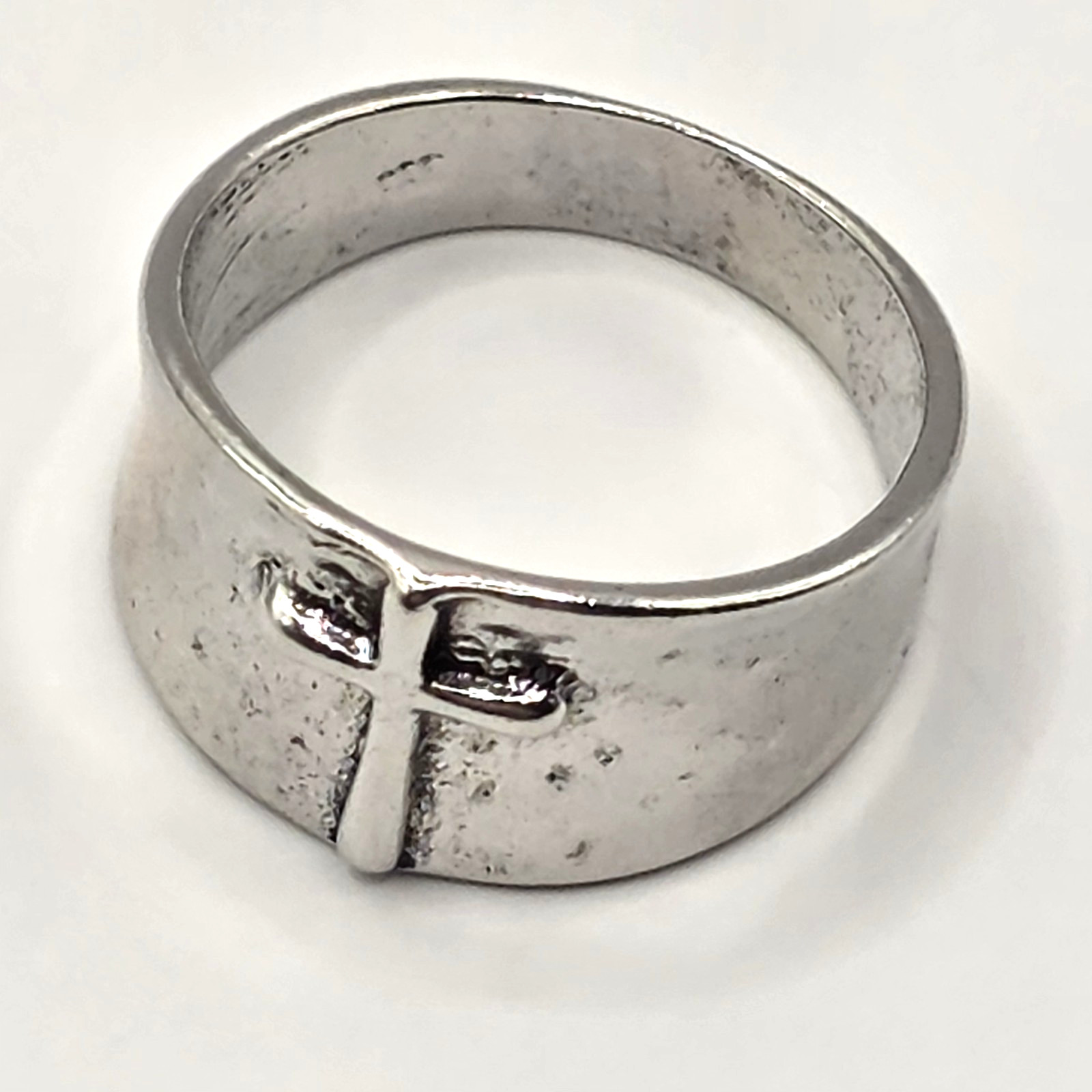 Vintage Style Silver Tone Band Ring Retro Cross Design- Simple Style – Size 8