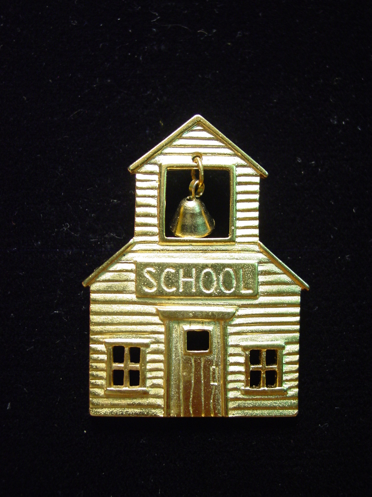 “JJ” Jonette Jewelry Gold Pewter ‘Old Time One Room SCHOOL HOUSE’ Pin