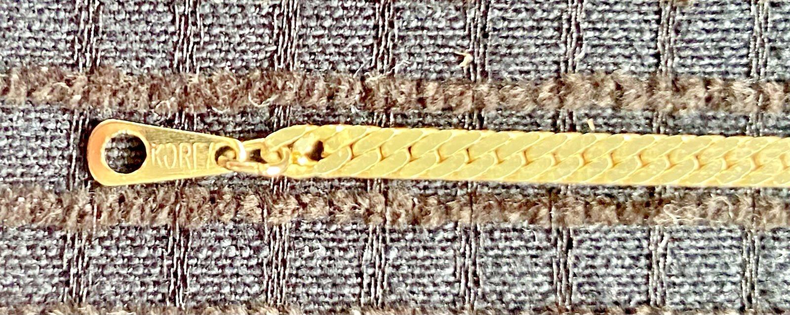 Vintage Korea Gold Tone Herringbone Chain Bracelet Flat Snake Link 7.25″ Retro