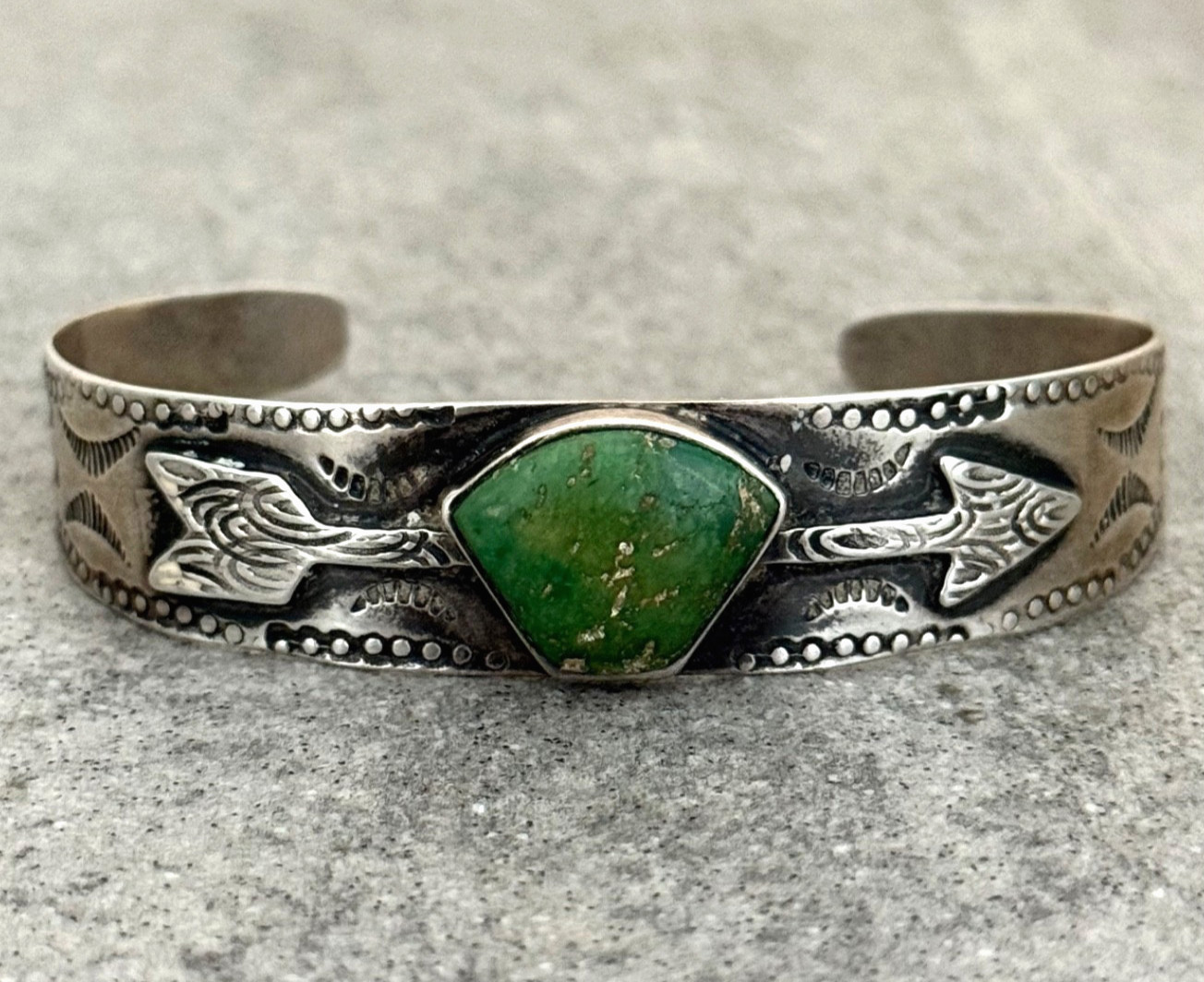 Vintage 40s FRED HARVEY era Navajo ARROW Turquoise Silver Bracelet 7.25 in