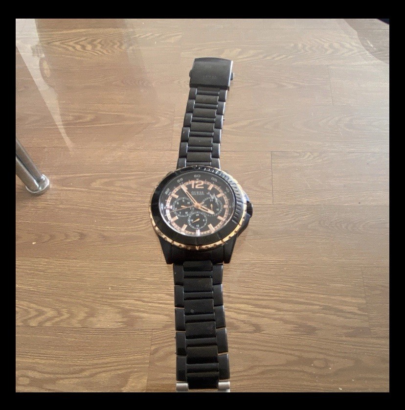 Very Nice Guess Watch